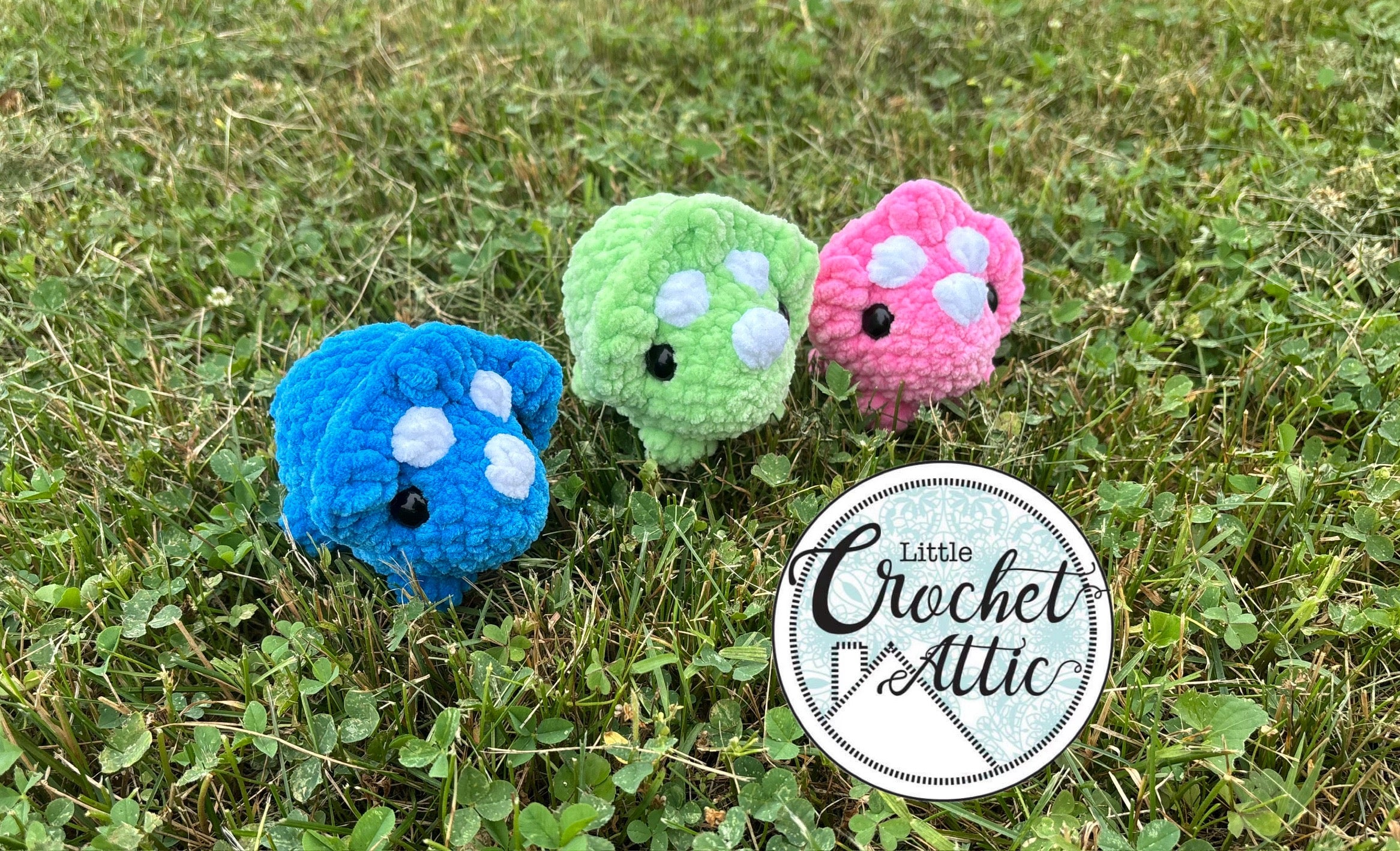 Small crochet triceratops